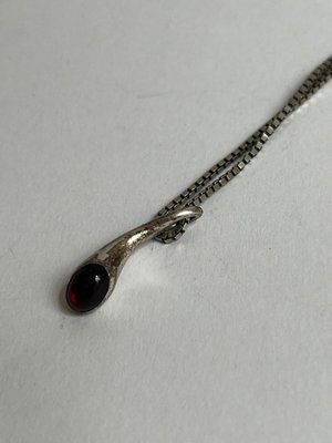 Georg Jensen vedhæng af Regitze Overgaard sølv cabochon granat