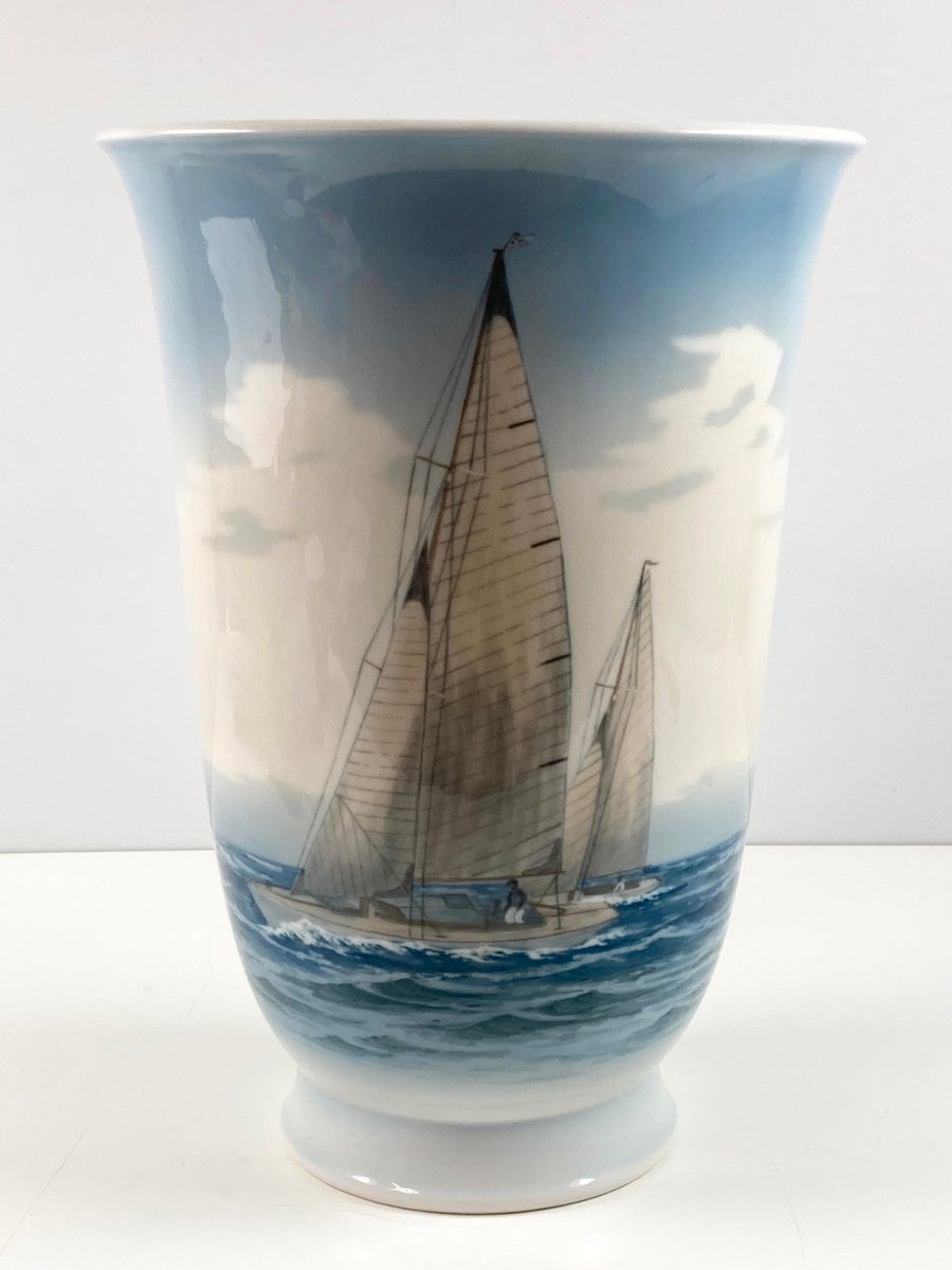 Royal Copenhagen vase motiv af skib nr. 3558.