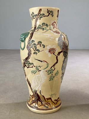 To kinesiske gulvvaser dekor af fugle blomster og botaniske motiver i porcelæn