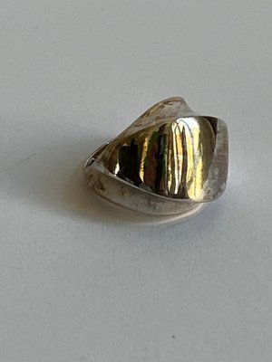 Minimalistisk bred organisk blank sølv ring i dansk design 925