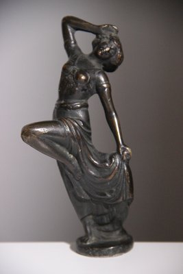 Art Deco skulptur af patineret gunmetal.