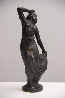 Art Deco skulptur af patineret gunmetal.