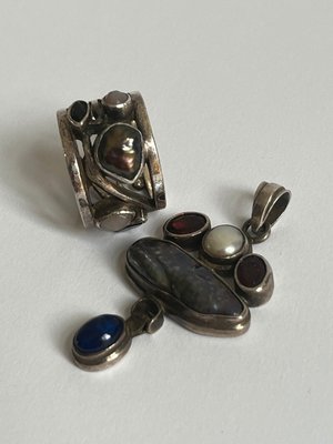 Rabinowich smykkesæt ring og vedhæng med perler lapis granater røg og rosakvarts