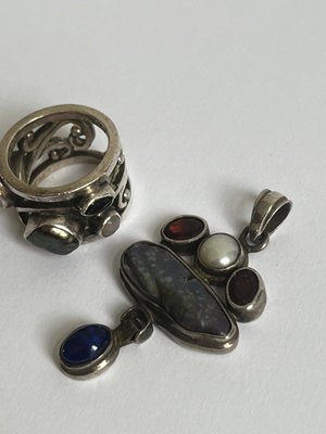 Rabinowich smykkesæt ring og vedhæng med perler lapis granater røg og rosakvarts
