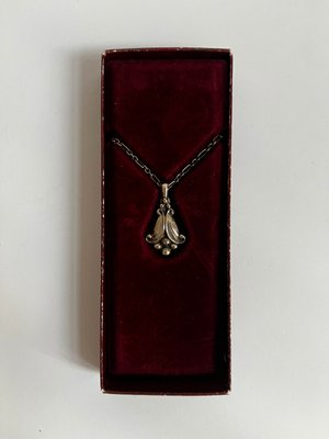 Georg Jensen halskæde 1993  Års smykke vedhæng med kæde udført i 925 sølv.