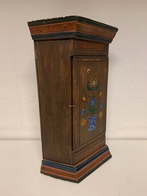 Hjørneskab, anno 1820