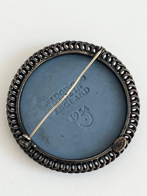 Wedgwood broche made in england 1954 i sølv 925.