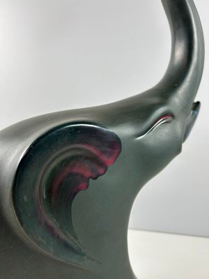 keramik skulptur af elefant.