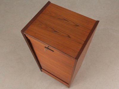 Dansk 60er arkivskab i teak med  jalousilåge