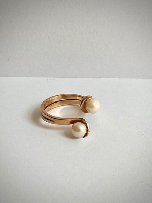 Skulpturel 14 kt guld ring med perler af Jørgen Larsen