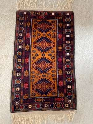 Ægte tæppe knyttet uld med blomster motiver 170x83