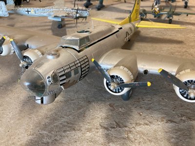 Samling store modelfly