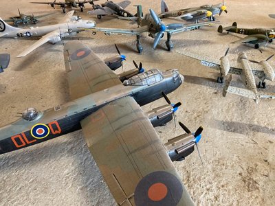 Samling store modelfly