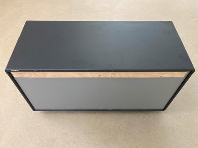 Montana vitrine modul i grå
