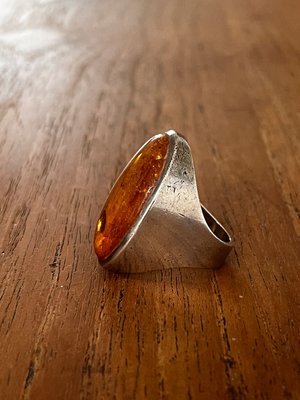 Erik Poul Fenster sølv ring med rav