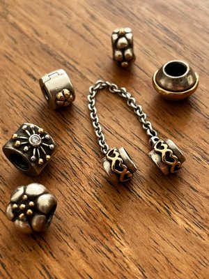 6 stk Pandora sølv og guld charms