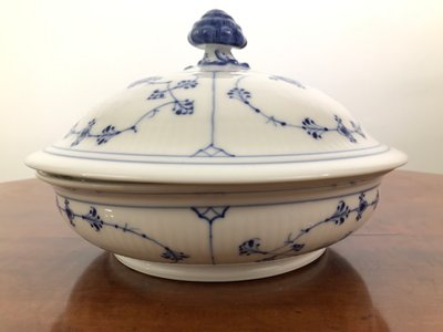 Royal Copenhagen rund terrin nr. 397