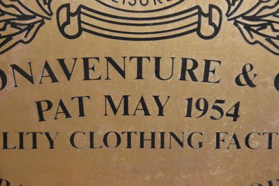 Vintage messingskilt “Bonaventure & Co – Work & Leisure”