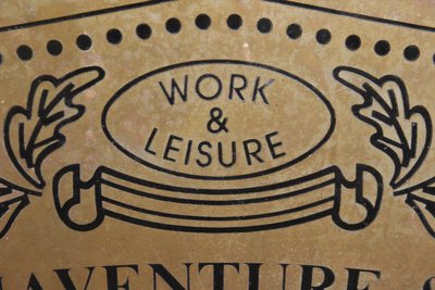 Vintage messingskilt “Bonaventure & Co – Work & Leisure”