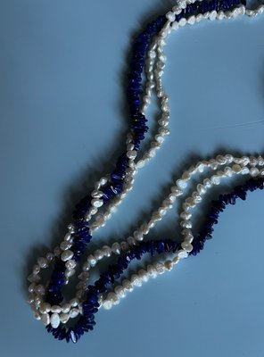 Halskæde af Lapis og perler