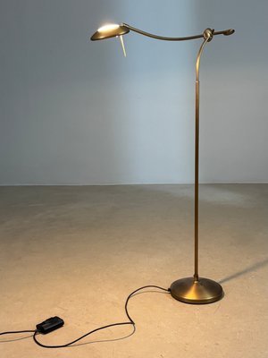 Gylden standerlampe