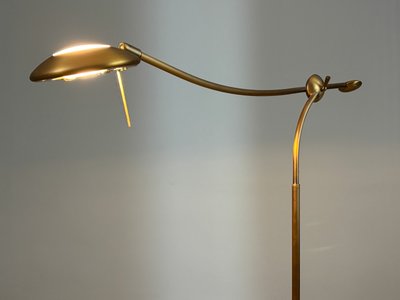 Gylden standerlampe
