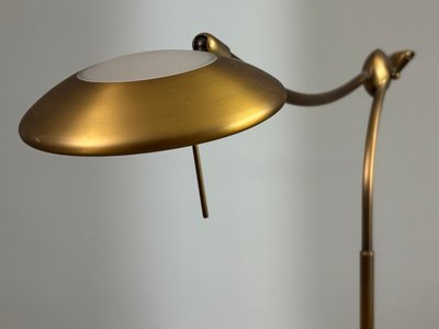Gylden standerlampe