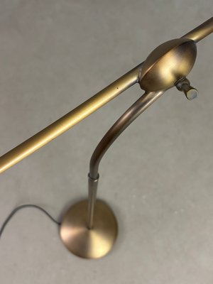 Gylden standerlampe