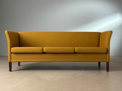 Nielaus sofa.