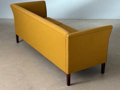 Nielaus sofa.