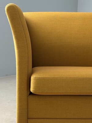 Nielaus sofa.