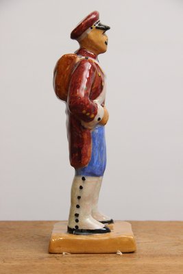 Porcelæn figur af postbud eller soldat – 1946
