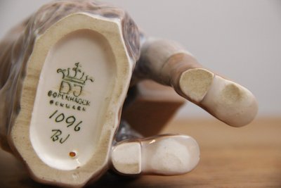 Dahl Jensen porcelænsfigur Læsende dreng nr 1096