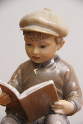 Dahl Jensen porcelænsfigur Læsende dreng nr 1096