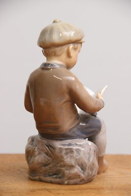 Dahl Jensen porcelænsfigur Læsende dreng nr 1096