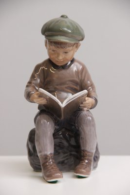 Dahl Jensen porcelænsfigur Læsende dreng nr. 1096