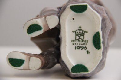 Dahl Jensen porcelænsfigur Læsende dreng nr. 1096