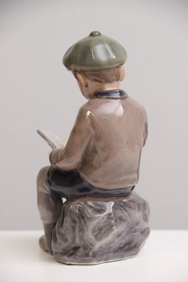 Dahl Jensen porcelænsfigur Læsende dreng nr. 1096