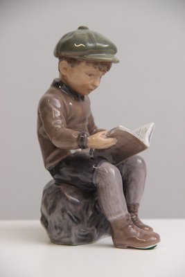Dahl Jensen porcelænsfigur Læsende dreng nr. 1096