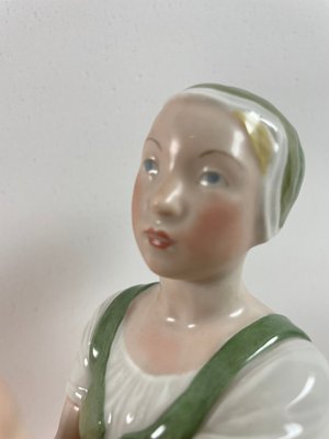 Royal Copenhagen Pige med guldhorn 12242