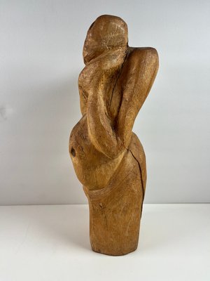 Stor moderne træskulptur