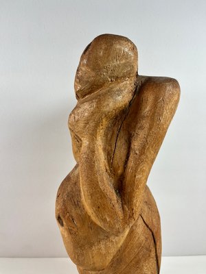 Stor moderne træskulptur