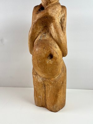 Stor moderne træskulptur