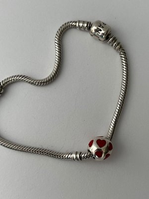 Pandora armbånd i 925 sølv med hjerte kugle vedhæng charm ligeledes i 925 sølv