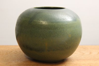 Dansk rund vase med grøn glasur