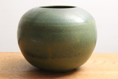 Dansk rund vase med grøn glasur