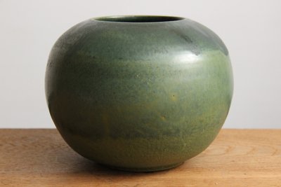 Dansk rund vase med grøn glasur