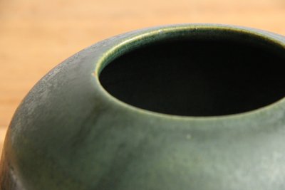 Dansk rund vase med grøn glasur