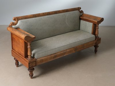 Antik sofa med brokade betræk