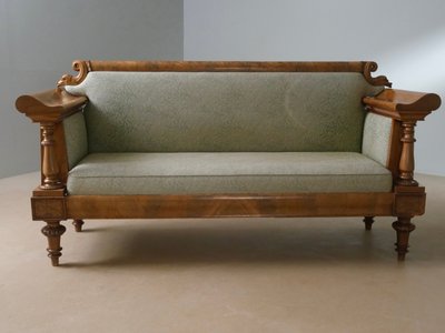 Antik sofa med brokade betræk